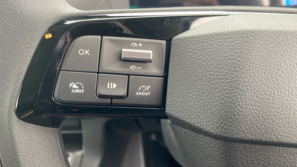 Peugeot Expert M Diesel 2.2 BlueHDi 150 Professional Van EAT8 - Image 29