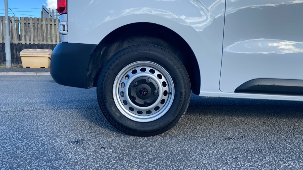 Peugeot Expert L1 Diesel 2.0 BlueHDi 145 Professional Van - Image 7