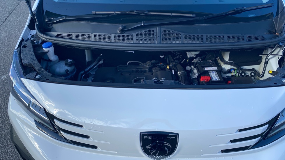Peugeot Expert L1 Diesel 2.0 BlueHDi 145 Professional Van - Image 8
