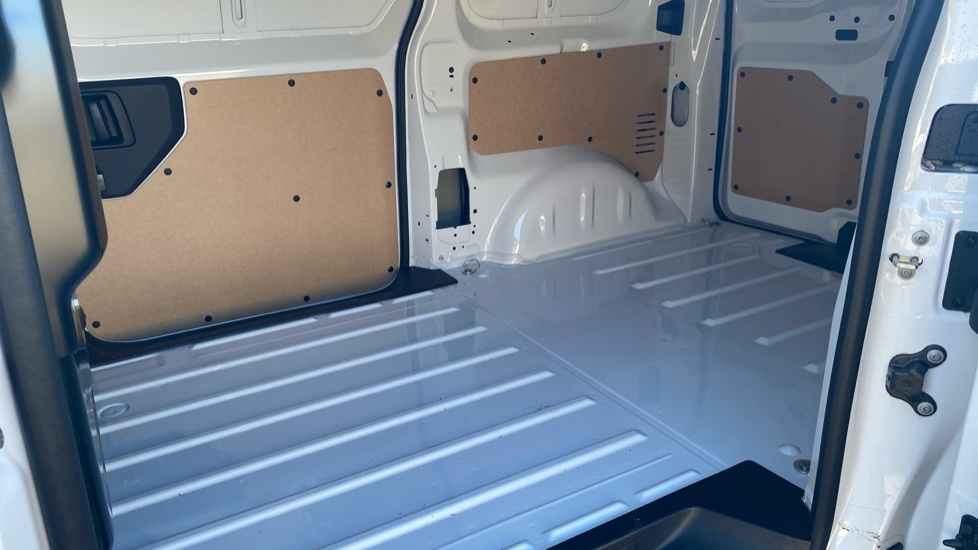 Peugeot Expert L1 Diesel 2.0 BlueHDi 145 Professional Van - Image 16