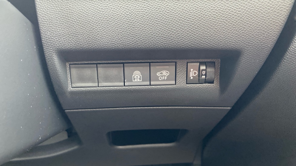 Peugeot 208 1.2 Hybrid 110 Allure 5dr e-DSC6 Petrol Hatchback - Image 26