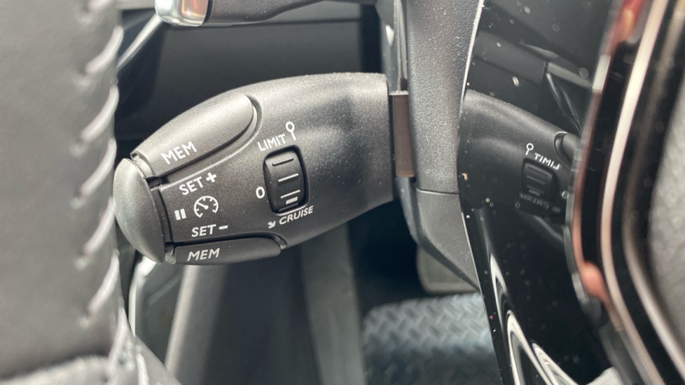 Peugeot 208 1.2 Hybrid 110 Allure 5dr e-DSC6 Petrol Hatchback - Image 32