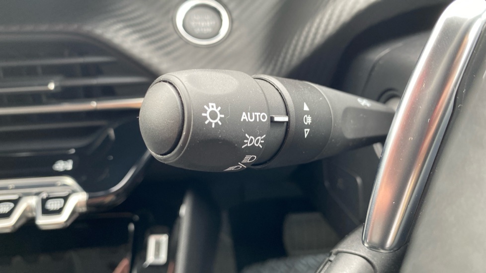 Peugeot 208 1.2 Hybrid 110 Allure 5dr e-DSC6 Petrol Hatchback - Image 33