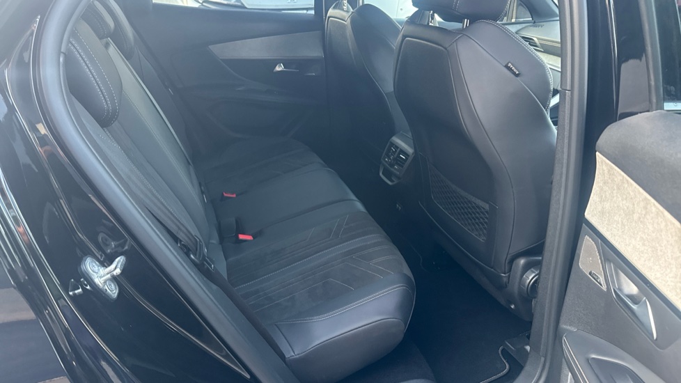 Peugeot 3008 1.2 PureTech GT Premium 5dr EAT8 Petrol Estate - Image 16
