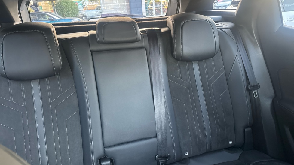 Peugeot 3008 1.2 PureTech GT Premium 5dr EAT8 Petrol Estate - Image 36