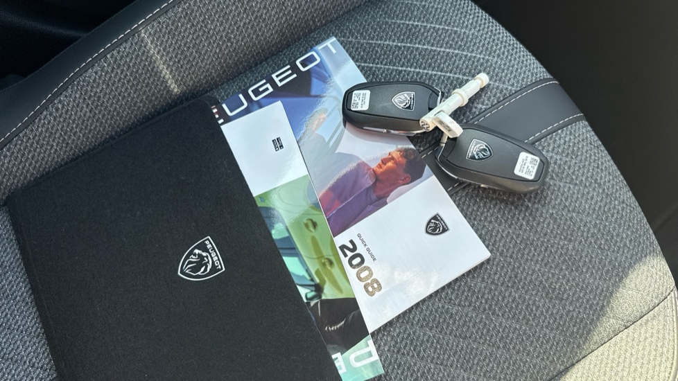 Peugeot 2008 1.2 PureTech Allure Edition 5dr Petrol Estate - Image 19