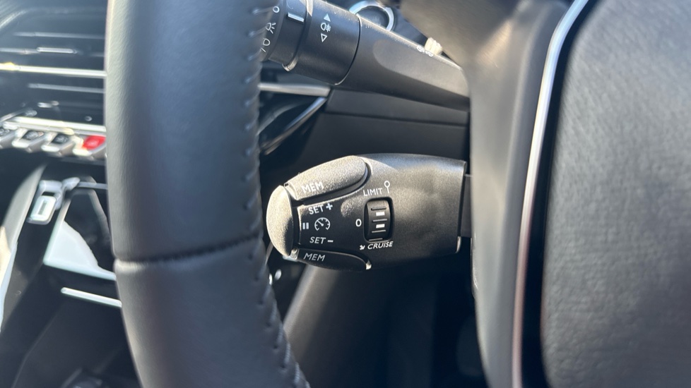 Peugeot 2008 1.2 PureTech Allure Edition 5dr Petrol Estate - Image 30
