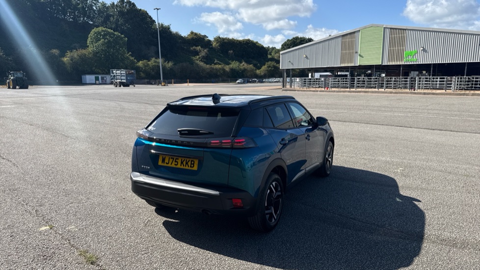Peugeot 2008 1.2 PureTech Allure Edition 5dr Petrol Estate - Image 37