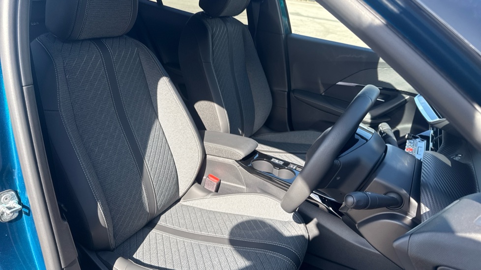 Peugeot 2008 1.2 PureTech Allure Edition 5dr Petrol Estate - Image 39