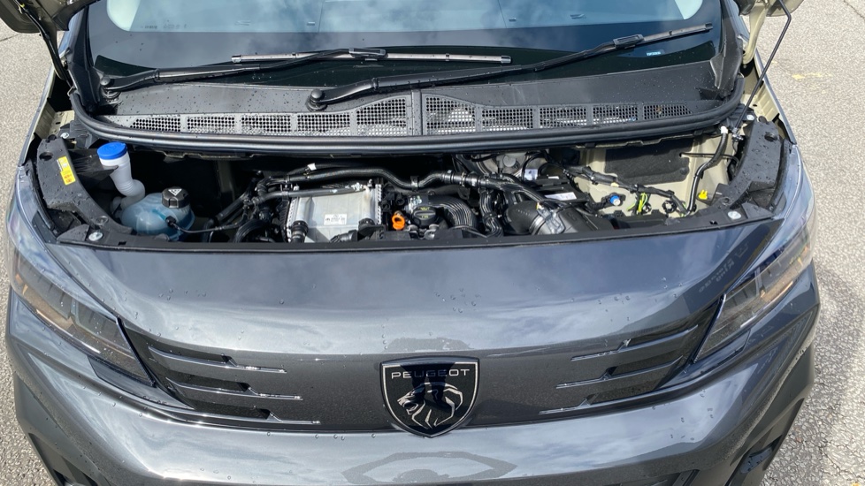 Peugeot Expert M Diesel 2.2 BlueHDi 150 Professional Van - Image 8