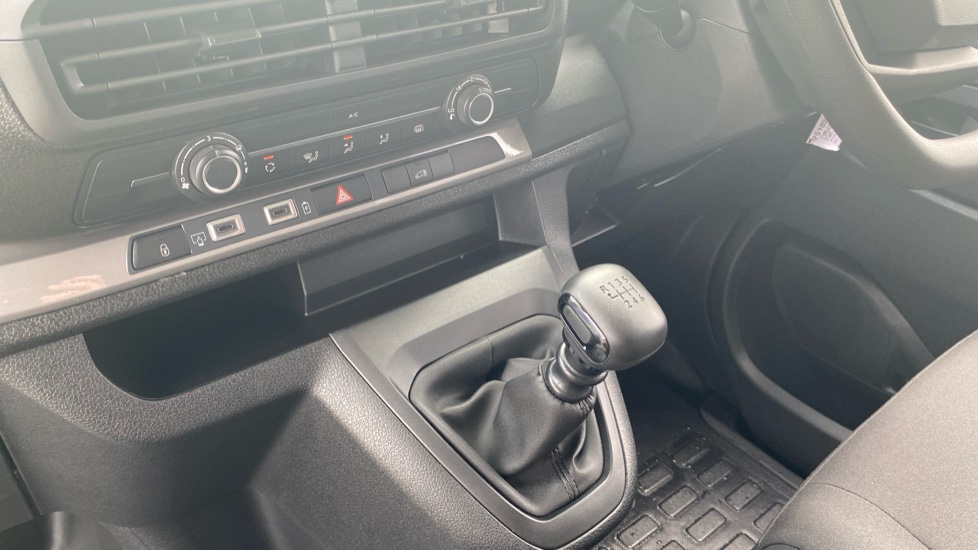 Peugeot Expert M Diesel 2.2 BlueHDi 150 Professional Van - Image 13