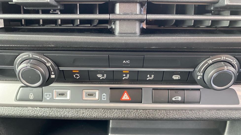 Peugeot Expert M Diesel 2.2 BlueHDi 150 Professional Van - Image 22
