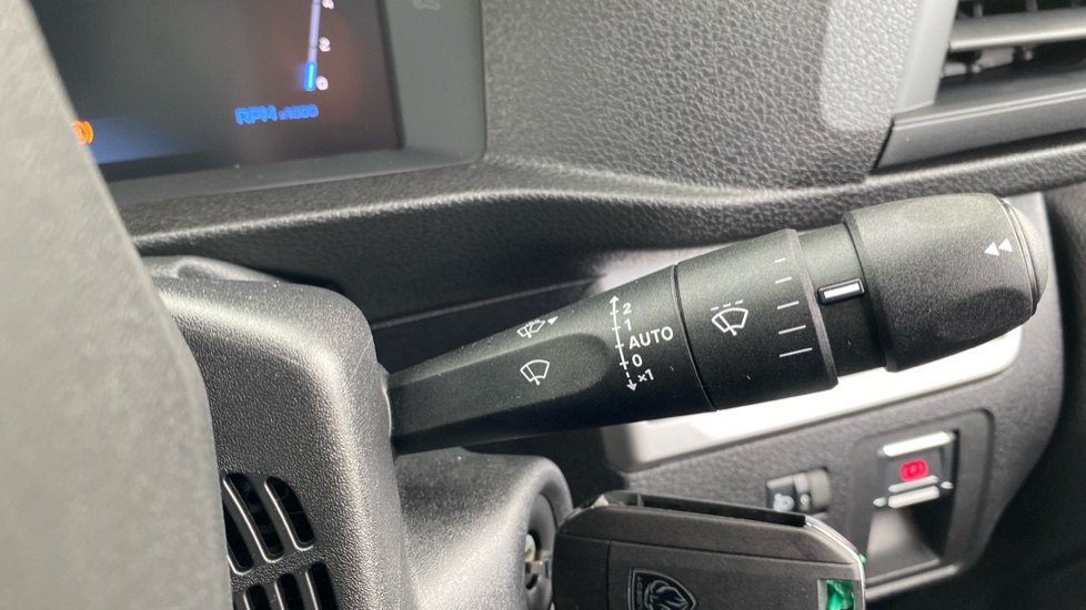 Peugeot Expert M Diesel 2.2 BlueHDi 150 Professional Van - Image 25