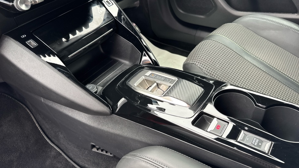 Peugeot 2008 100kW GT 50kWh 5dr Auto Electric Estate - Image 13