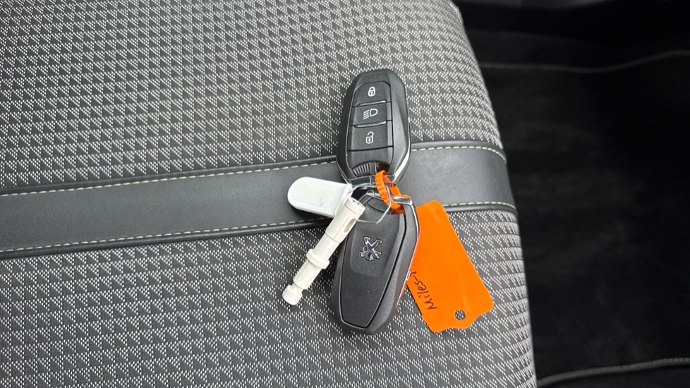 Peugeot 2008 100kW GT 50kWh 5dr Auto Electric Estate - Image 19