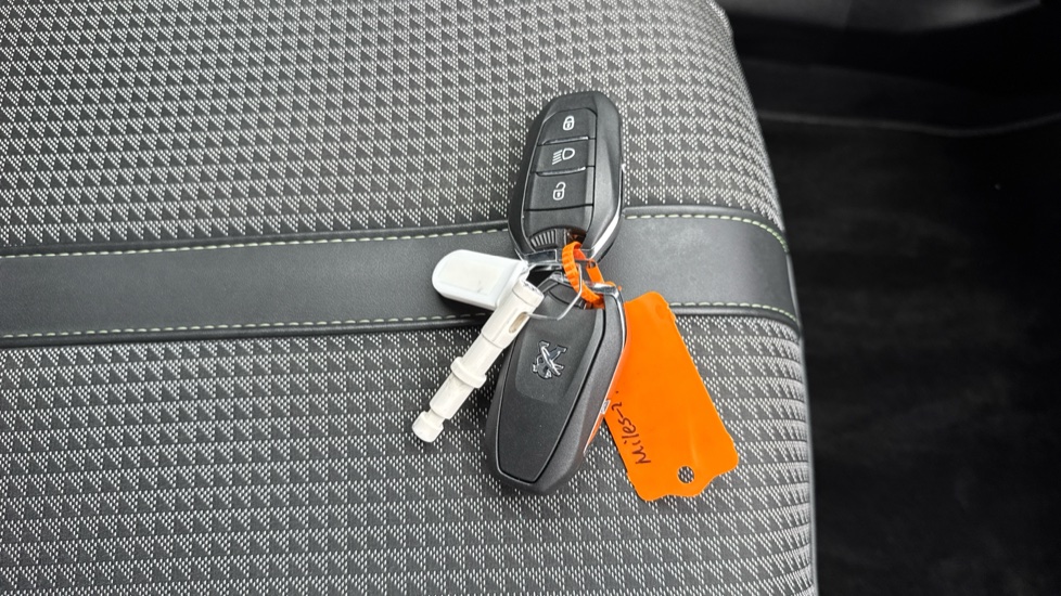 Peugeot 2008 100kW GT 50kWh 5dr Auto Electric Estate - Image 20