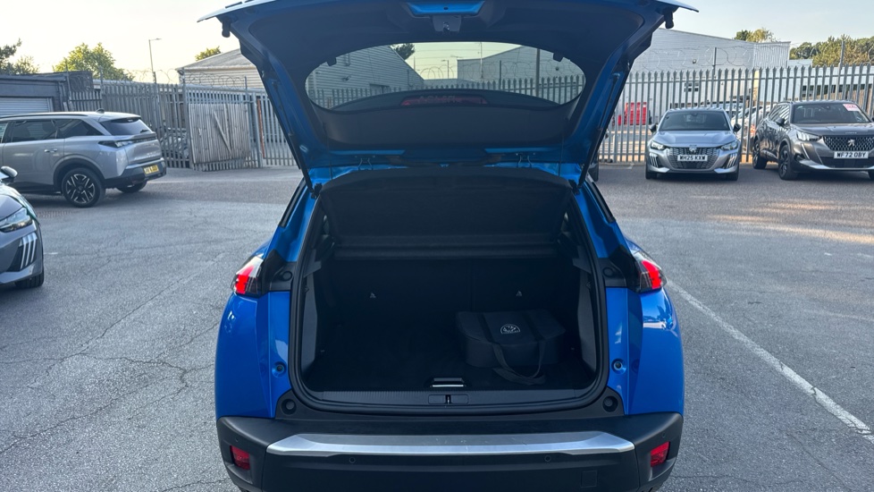 Peugeot 2008 100kW GT 50kWh 5dr Auto Electric Estate - Image 4