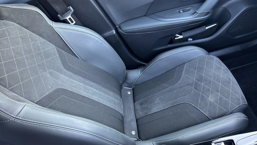 Peugeot 2008 100kW GT 50kWh 5dr Auto Electric Estate - Image 20