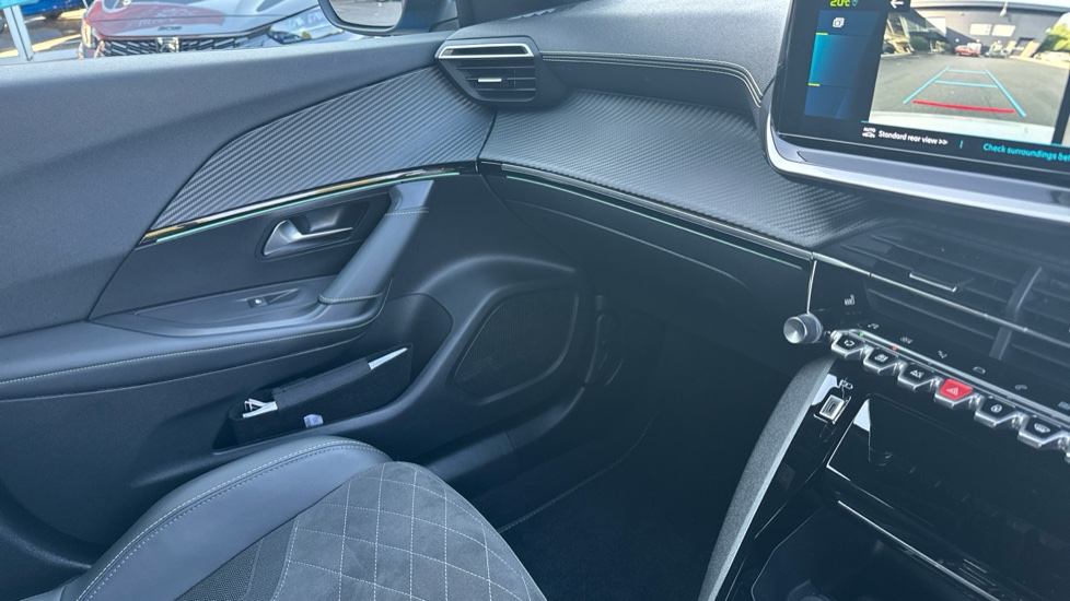 Peugeot 2008 100kW GT 50kWh 5dr Auto Electric Estate - Image 32