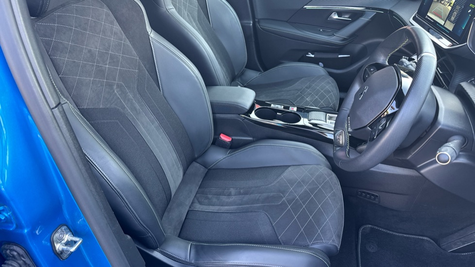 Peugeot 2008 100kW GT 50kWh 5dr Auto Electric Estate - Image 33