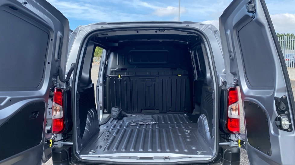 Peugeot Partner M Diesel 1.5 BlueHDi 100 Professional Plus Van - Image 4