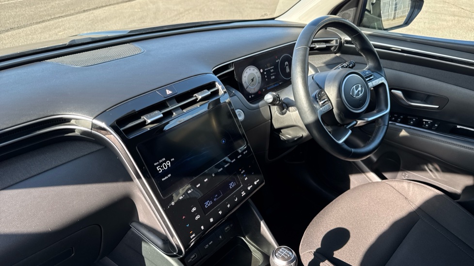 Hyundai TUCSON 1.6 TGDi Premium 5dr 2WD Petrol Estate - Image 9