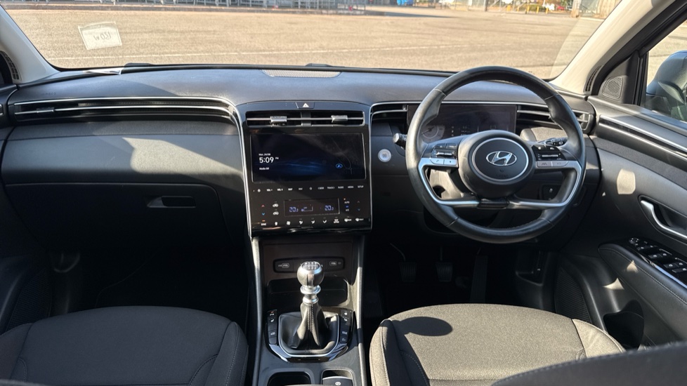 Hyundai TUCSON 1.6 TGDi Premium 5dr 2WD Petrol Estate - Image 10