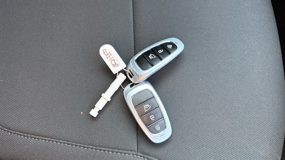 Hyundai TUCSON 1.6 TGDi Premium 5dr 2WD Petrol Estate - Image 20