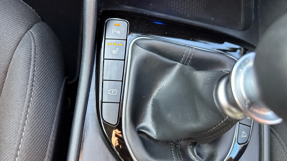 Hyundai TUCSON 1.6 TGDi Premium 5dr 2WD Petrol Estate - Image 27