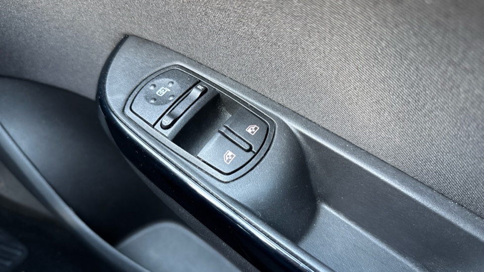 Vauxhall Corsa 1.4T [100] ecoFLEX SRi 5dr Petrol Hatchback - Image 27