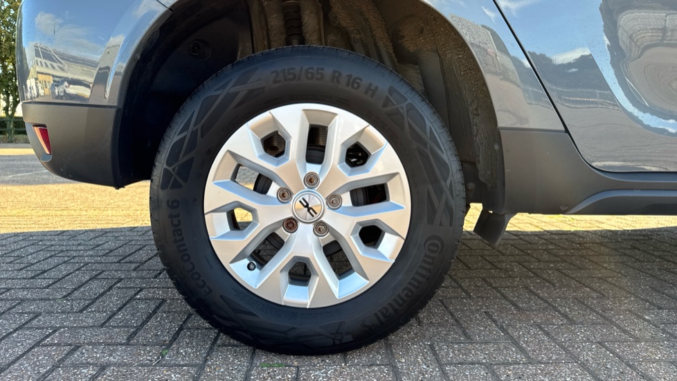 Dacia Duster 1.3 TCe 130 Expression 5dr Petrol Estate - Image 7