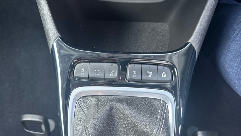 Vauxhall Crossland 1.2 Turbo Ultimate 5dr Petrol Hatchback - Image 30