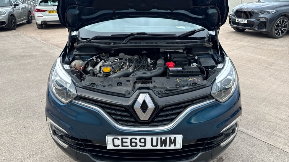 Renault Captur 1.3 TCE 130 Iconic 5dr Petrol Hatchback - Image 8