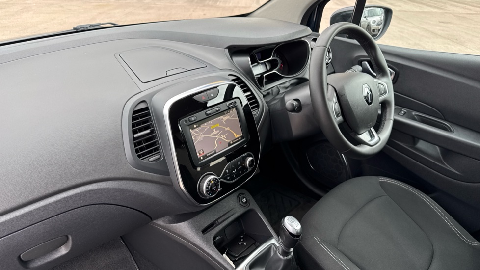 Renault Captur 1.3 TCE 130 Iconic 5dr Petrol Hatchback - Image 9
