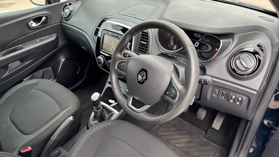 Renault Captur 1.3 TCE 130 Iconic 5dr Petrol Hatchback - Image 11