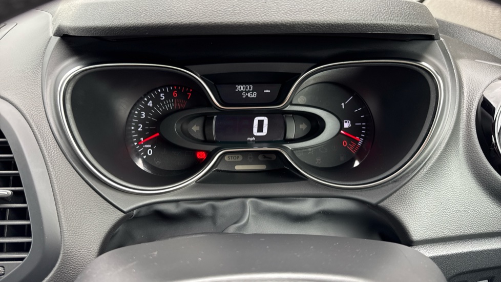 Renault Captur 1.3 TCE 130 Iconic 5dr Petrol Hatchback - Image 18