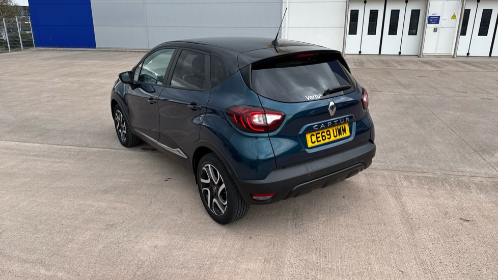 Renault Captur 1.3 TCE 130 Iconic 5dr Petrol Hatchback - Image 33