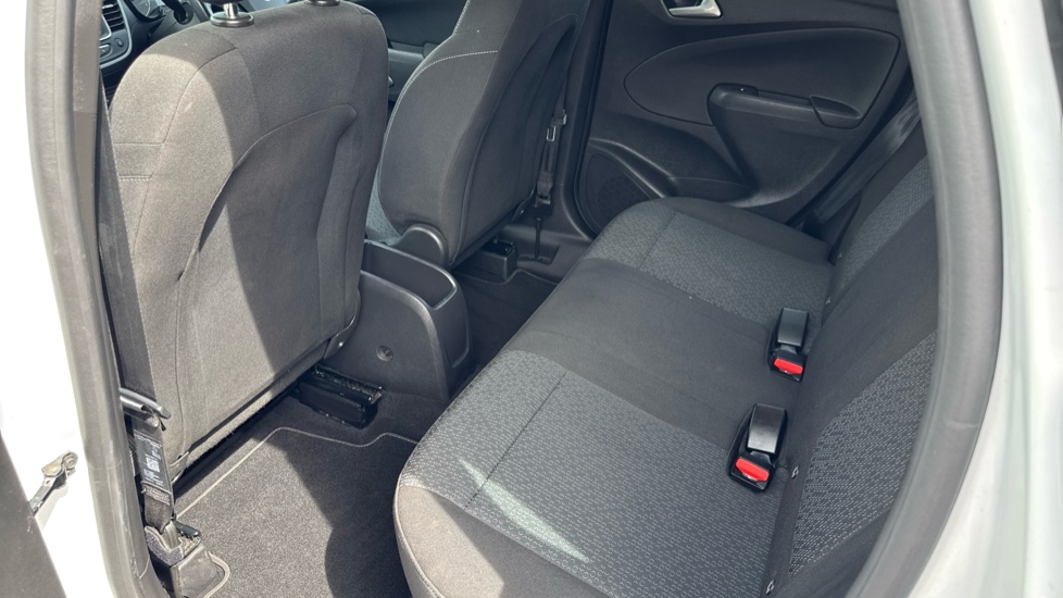 Vauxhall Crossland 1.2 SE 5dr Petrol Hatchback - Image 16