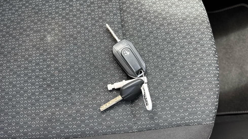 Vauxhall Crossland 1.2 SE 5dr Petrol Hatchback - Image 20