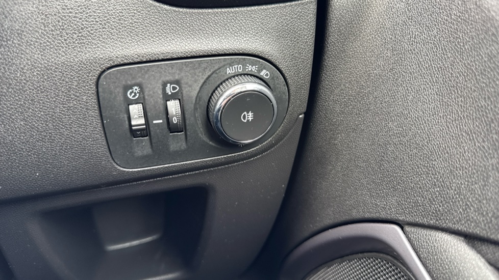 Vauxhall Crossland 1.2 SE 5dr Petrol Hatchback - Image 27
