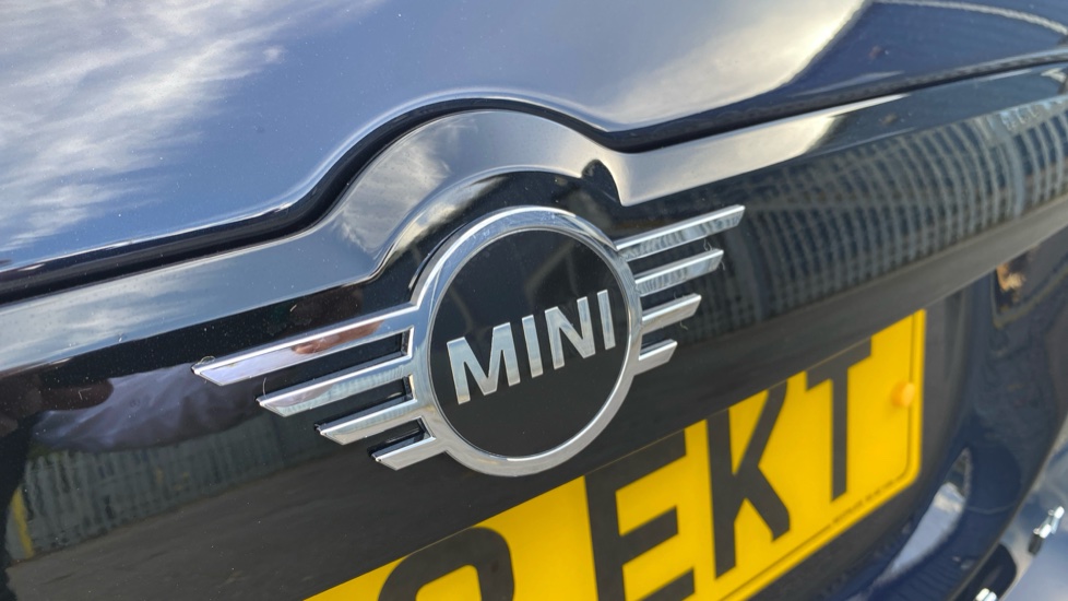 MINI Countryman 1.5 Cooper Classic 5dr Petrol Hatchback - Image 32