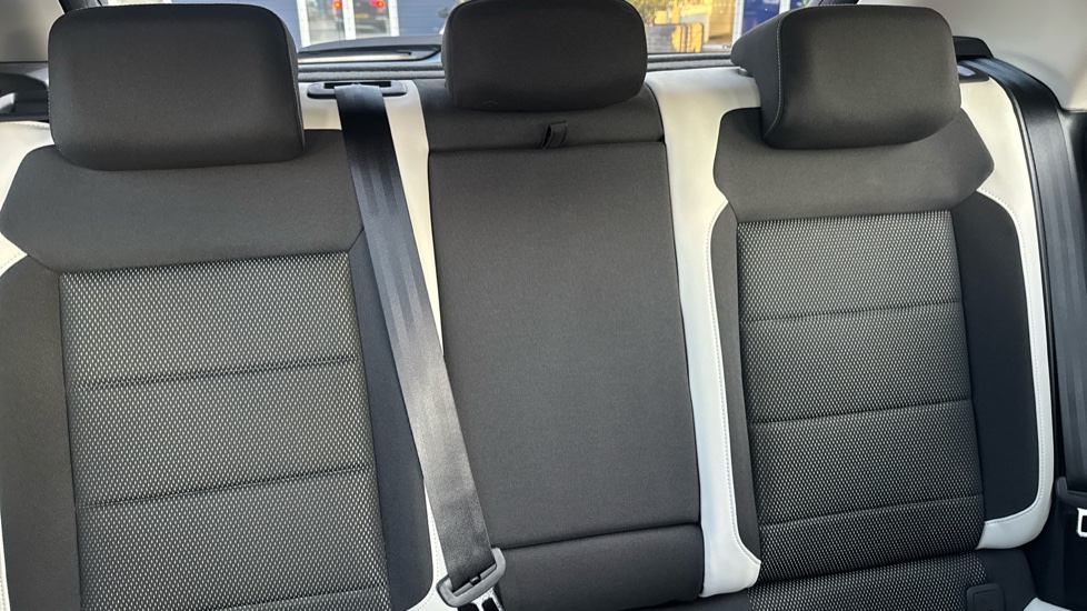 Volkswagen T-Roc 1.5 TSI EVO SEL 5dr DSG Petrol Hatchback - Image 15