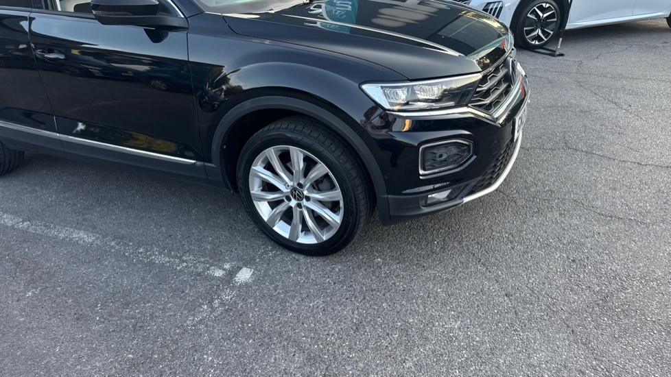 Volkswagen T-Roc 1.5 TSI EVO SEL 5dr DSG Petrol Hatchback - Image 37