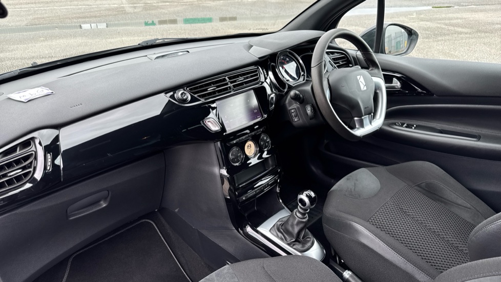 DS 3 1.6 BlueHDi 120 Prestige 3dr Diesel Hatchback - Image 9