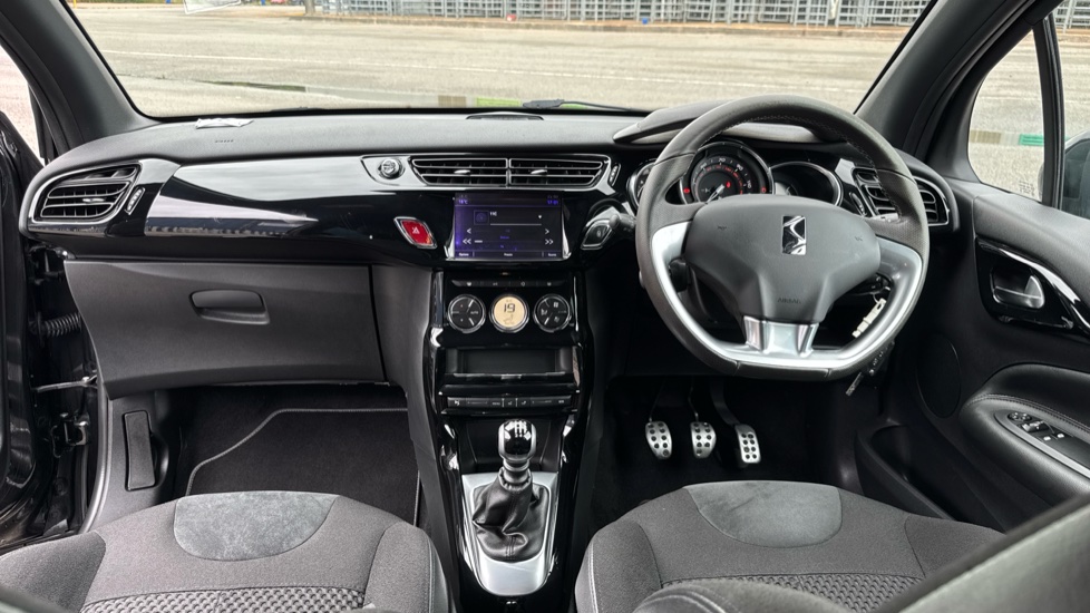 DS 3 1.6 BlueHDi 120 Prestige 3dr Diesel Hatchback - Image 10