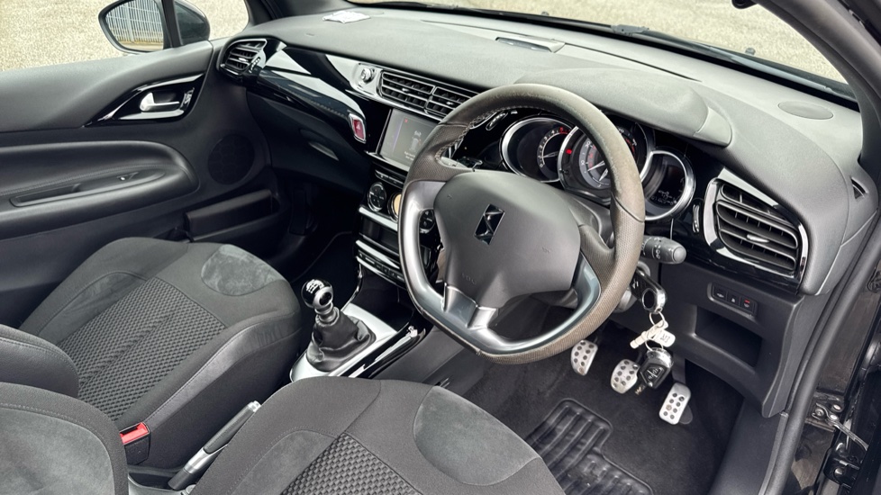 DS 3 1.6 BlueHDi 120 Prestige 3dr Diesel Hatchback - Image 11