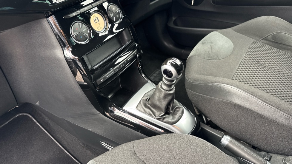 DS 3 1.6 BlueHDi 120 Prestige 3dr Diesel Hatchback - Image 13
