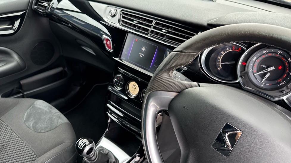 DS 3 1.6 BlueHDi 120 Prestige 3dr Diesel Hatchback - Image 14