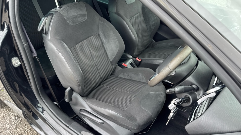 DS 3 1.6 BlueHDi 120 Prestige 3dr Diesel Hatchback - Image 26