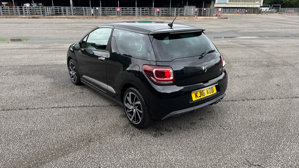 DS 3 1.6 BlueHDi 120 Prestige 3dr Diesel Hatchback - Image 29